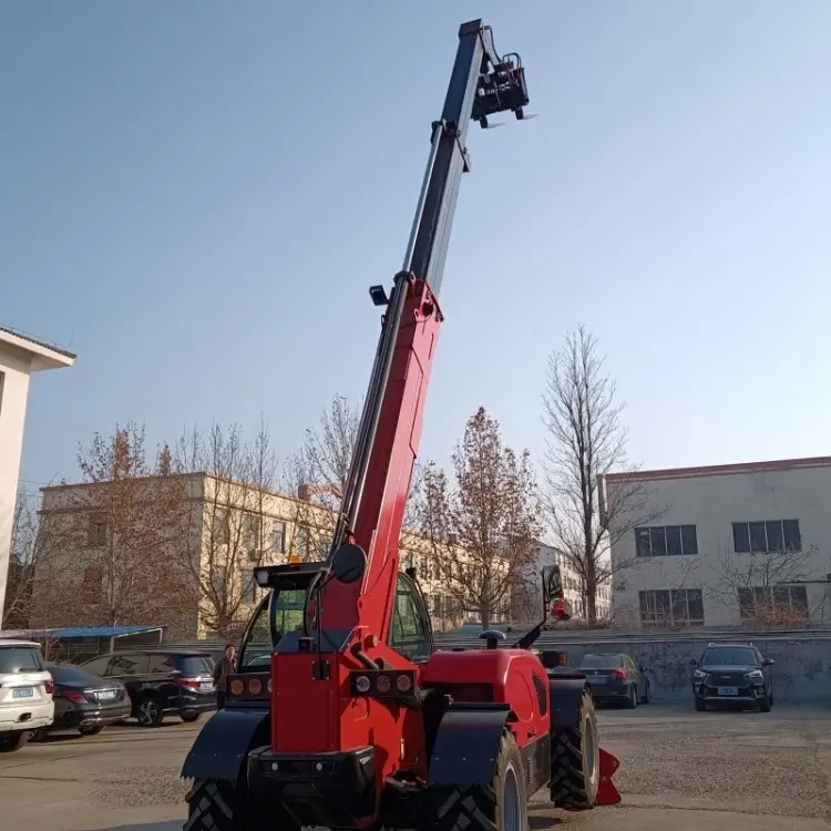 Телескопический погрузчик с длинной стрелой